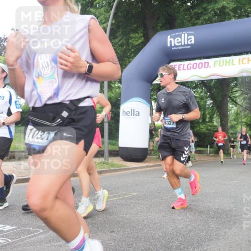 29.06.2025 - hella hamburg halbmarathon KatJ http://msf.ph/oto/8317895 29.06.2025 10:45:26 Zwischen KM18-KM19 2159, 4767, 7189 meine-sportfotos.de