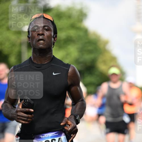 29.06.2025 - hella hamburg halbmarathon Dr. Thomas Lammeyer http://msf.ph/oto/8317950 29.06.2025 09:55:18 Kennedybrücke 1312, 1570, 1903, 1920, 2653, 2880, 3437, 3697, 4297, 4991, 4999, 5014, 5129, 5410, 5987, 6490, 6770, 7092, 7105, 7363, 7962, 8074, 8346, 8359, 8871, 8900, 9114, 9358, 9364, 9659, 10319, 10375, 10480, 10669, 11021, 11417 meine-sportfotos.de