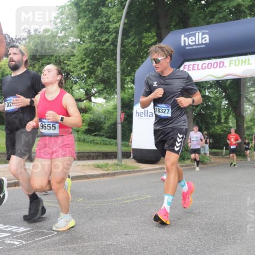 29.06.2025 - hella hamburg halbmarathon KatJ http://msf.ph/oto/8317977 29.06.2025 10:45:26 Zwischen KM18-KM19 2159, 4767, 7189 meine-sportfotos.de
