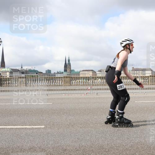 29.06.2025 - hella hamburg halbmarathon Lena Gebhardt http://msf.ph/oto/8318039 29.06.2025 09:07:38 Lombardsbrücke 287 meine-sportfotos.de
