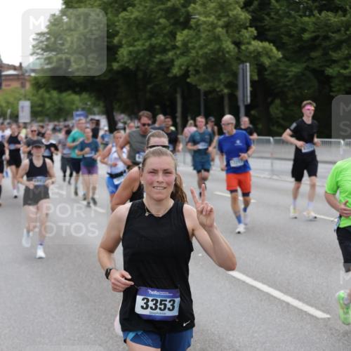 29.06.2025 - hella hamburg halbmarathon Jannik Wohlers http://msf.ph/oto/8318045 29.06.2025 10:39:03 Lombardsbrücke 1856, 1883, 2092, 2578, 2843, 3275, 3353, 3727, 4523, 4603, 4609, 4659, 4855, 4882, 5045, 6321, 6342, 6343, 6719, 6726, 6748, 7501, 7524, 7684, 8203, 8243, 8995, 9393, 9569, 9698, 9777, 10512, 10626, 10627, 10849, 10888, 11129, 11313, 11381, 11382, 11461, 11533, 11729, 12150, 12217, 12391, 12680, 13178, 13461, 13495, 13519, 14111, 14114, 14299, 14674, 14871, 15112, 15433, 15494, 15536, 16178, 16382, 16866, 16869, 16884, 17379, 17536, 17666 meine-sportfotos.de