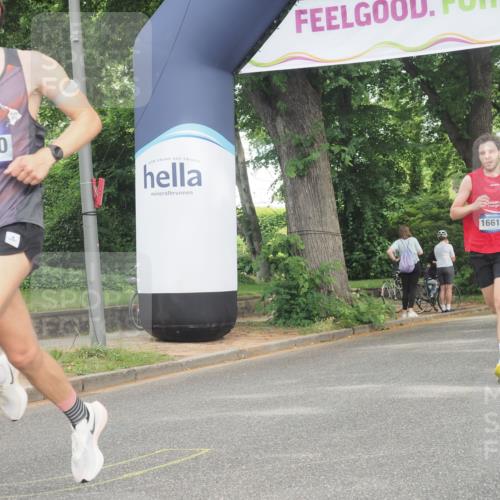 29.06.2025 - hella hamburg halbmarathon KatJ http://msf.ph/oto/8318046 29.06.2025 10:16:01 Zwischen KM18-KM19  meine-sportfotos.de