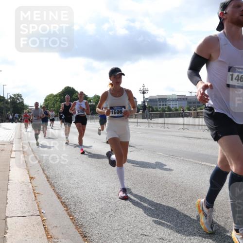 29.06.2025 - hella hamburg halbmarathon Lena Gebhardt http://msf.ph/oto/8318050 29.06.2025 09:47:47 Lombardsbrücke 5092, 1696, 14601, 135, 1002, 1164, 1217, 1562, 1910, 2121, 2196, 2228, 2296, 2404, 2774, 2851, 3783, 4246, 4602, 5092, 5923, 5961, 6473, 6990, 7972, 8084, 8362, 8366, 8395, 8901, 9171, 9178, 9944, 10384, 10900, 10968, 11019, 11559, 11745, 11806, 12137, 12290, 12462, 12704, 12751, 12865, 13029, 13419, 13514, 13798, 13854, 14387, 14459, 14601, 14934, 14952, 15261, 15415, 15965, 16123, 16964, 17154, 18419 meine-sportfotos.de
