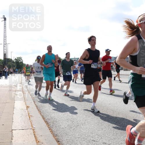 29.06.2025 - hella hamburg halbmarathon Lena Gebhardt http://msf.ph/oto/8318084 29.06.2025 10:00:02 Lombardsbrücke 18112, 14785, 4231, 17525, 1413, 174, 1006, 1125, 1180, 1239, 1264, 1334, 1834, 1914, 1955, 2099, 2159, 2348, 2364, 2391, 2432, 2447, 2582, 2584, 2676, 2677, 2730, 2910, 3177, 3181, 3279, 3668, 3836, 3861, 3898, 4013, 4231, 4426, 4632, 4772, 4796, 4837, 5015, 5134, 5272, 5277, 5341, 5728, 6082, 6084, 6104, 6174, 6201, 6202, 6260, 6462, 6581, 6587, 8330, 8520, 8846, 9142, 9488, 9907, 9984, 10031, 11039, 11568, 11844 meine-sportfotos.de