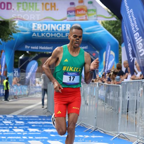 29.06.2025 - hella hamburg halbmarathon Strokosch-Dieckow http://msf.ph/oto/8318104 29.06.2025 10:05:25 Ziel 17 meine-sportfotos.de