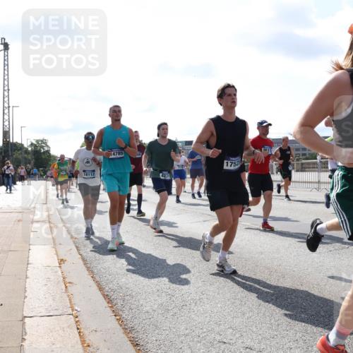 29.06.2025 - hella hamburg halbmarathon Lena Gebhardt http://msf.ph/oto/8318106 29.06.2025 10:00:02 Lombardsbrücke 18112, 14785, 4231, 17525, 0611, 6174, 1006, 1125, 1180, 1239, 1264, 1334, 1834, 1914, 1955, 2099, 2159, 2348, 2364, 2391, 2432, 2447, 2582, 2584, 2676, 2677, 2730, 2910, 3177, 3181, 3279, 3668, 3836, 3861, 3898, 4013, 4231, 4426, 4632, 4772, 4796, 4837, 5015, 5134, 5272, 5277, 5341, 5728, 6082, 6084, 6104, 6174, 6201, 6202, 6260, 6462, 6581, 6587, 8330, 8520, 8846, 9142, 9488, 9907, 9984, 10031, 11039, 11568, 11844 meine-sportfotos.de