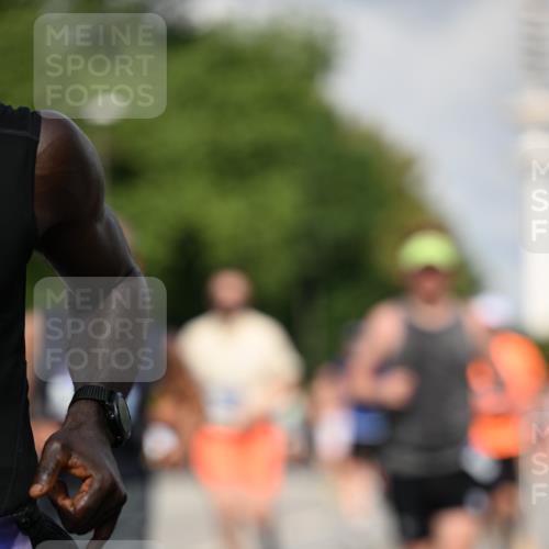 29.06.2025 - hella hamburg halbmarathon Dr. Thomas Lammeyer http://msf.ph/oto/8318108 29.06.2025 09:55:19 Kennedybrücke 1312, 1353, 1570, 1903, 1920, 2653, 2880, 3437, 3697, 4297, 4991, 4999, 5014, 5129, 5410, 5987, 6490, 6770, 7092, 7105, 7363, 7962, 8074, 8346, 8359, 8871, 8900, 9114, 9358, 9364, 9659, 10319, 10375, 10480, 10669, 11021, 11417 meine-sportfotos.de