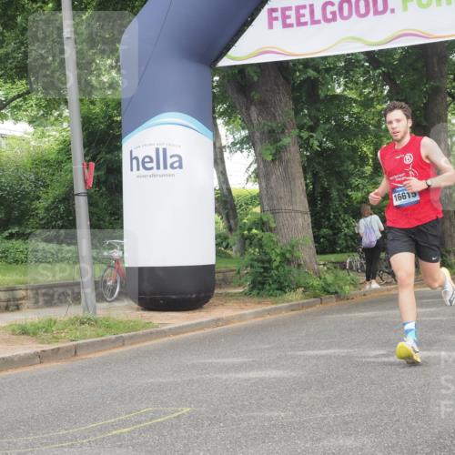 29.06.2025 - hella hamburg halbmarathon KatJ http://msf.ph/oto/8318114 29.06.2025 10:16:02 Zwischen KM18-KM19  meine-sportfotos.de