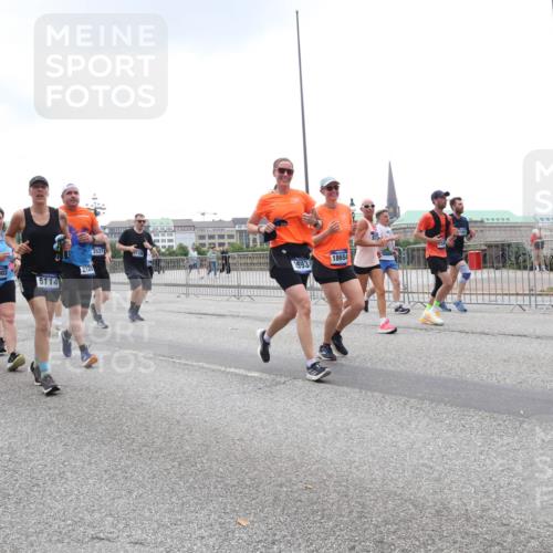 29.06.2025 - hella hamburg halbmarathon Lena Gebhardt http://msf.ph/oto/8318122 29.06.2025 10:47:13 Lombardsbrücke 1077, 5111, 18403, 2321, 5114, 2537, 1593, 18654, 973, 1073, 1185, 1286, 1363, 1463, 1523, 1593, 1607, 1704, 1720, 1961, 2148, 2162, 2211, 2320, 2327, 2407, 2537, 2555, 2556, 2665, 2981, 2994, 3277, 3339, 3406, 3407, 3823, 4184, 4239, 4325, 4342, 4483, 4806, 4895, 4974, 4975, 5111, 5114, 5700, 5796, 5895, 5953, 6255, 6256, 6485, 6496, 6740, 6879, 6995, 7073, 7403, 7412, 7430, 7431, 7630, 7631, 7827, 8105, 8131, 8270, 8486, 8553, 8684, 8706, 8915, 8953, 8967, 9018, 11738 meine-sportfotos.de