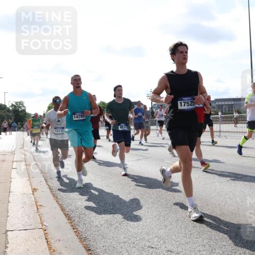 29.06.2025 - hella hamburg halbmarathon Lena Gebhardt http://msf.ph/oto/8318138 29.06.2025 10:00:02 Lombardsbrücke 18112, 14785, 423, 17525, 1125, 3, 1006, 1125, 1180, 1239, 1264, 1334, 1834, 1914, 1955, 2099, 2159, 2348, 2364, 2391, 2432, 2447, 2582, 2584, 2676, 2677, 2730, 2910, 3177, 3181, 3279, 3668, 3836, 3861, 3898, 4013, 4231, 4426, 4632, 4772, 4796, 4837, 5015, 5134, 5272, 5277, 5341, 5728, 6082, 6084, 6104, 6174, 6201, 6202, 6260, 6462, 6581, 6587, 8330, 8520, 8846, 9142, 9488, 9907, 9984, 10031, 11039, 11568, 11844 meine-sportfotos.de