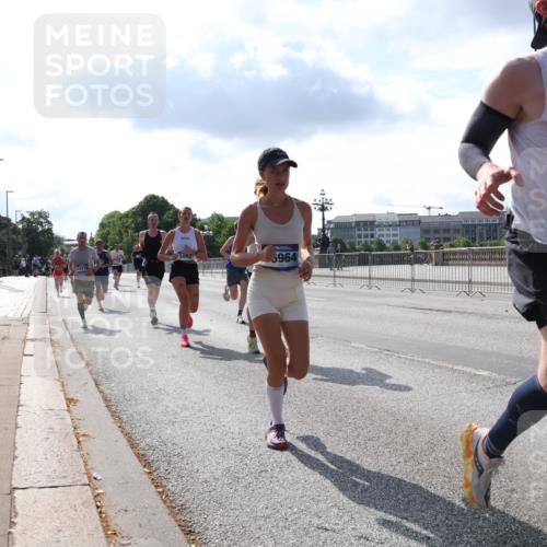 29.06.2025 - hella hamburg halbmarathon Lena Gebhardt http://msf.ph/oto/8318174 29.06.2025 09:47:47 Lombardsbrücke 18159, 5092, 5964, 14601, 1002, 1164, 1217, 1562, 1910, 2121, 2196, 2228, 2296, 2404, 2774, 2851, 3783, 4246, 4602, 5092, 5923, 5961, 6473, 6990, 7972, 8084, 8362, 8366, 8395, 8901, 9171, 9178, 9944, 10384, 10900, 10968, 11019, 11559, 11745, 11806, 12137, 12290, 12462, 12704, 12751, 12865, 13029, 13419, 13514, 13798, 13854, 14387, 14459, 14601, 14934, 14952, 15261, 15415, 15965, 16123, 16964, 17154, 18419 meine-sportfotos.de