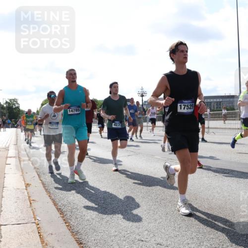 29.06.2025 - hella hamburg halbmarathon Lena Gebhardt http://msf.ph/oto/8318250 29.06.2025 10:00:02 Lombardsbrücke 19175, 18112, 14785, 4231, 12243, 17525, 1125, 3, 1006, 1125, 1180, 1239, 1264, 1334, 1834, 1914, 1955, 2099, 2159, 2348, 2364, 2391, 2432, 2447, 2582, 2584, 2676, 2677, 2730, 2910, 3177, 3181, 3279, 3668, 3836, 3861, 3898, 4013, 4231, 4426, 4632, 4772, 4796, 4837, 5015, 5134, 5272, 5277, 5341, 5728, 6082, 6084, 6104, 6174, 6201, 6202, 6260, 6462, 6581, 6587, 8330, 8520, 8846, 9142, 9488, 9907, 9984, 10031, 11039, 11568, 11844 meine-sportfotos.de