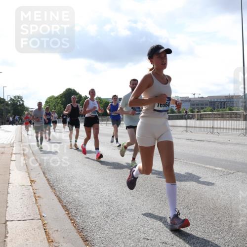 29.06.2025 - hella hamburg halbmarathon Lena Gebhardt http://msf.ph/oto/8318265 29.06.2025 09:47:47 Lombardsbrücke 581, 5092, 16964, 1002, 1164, 1217, 1562, 1910, 2121, 2196, 2228, 2296, 2404, 2774, 2851, 3783, 4246, 4602, 5092, 5923, 5961, 6473, 6990, 7972, 8084, 8362, 8366, 8395, 8901, 9171, 9178, 9944, 10384, 10900, 10968, 11019, 11559, 11745, 11806, 12137, 12290, 12462, 12704, 12751, 12865, 13029, 13419, 13514, 13798, 13854, 14387, 14459, 14601, 14934, 14952, 15261, 15415, 15965, 16123, 16964, 17154, 18419 meine-sportfotos.de