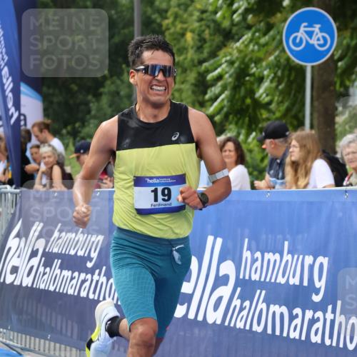 29.06.2025 - hella hamburg halbmarathon Strokosch-Dieckow http://msf.ph/oto/8318266 29.06.2025 10:05:19 Ziel 17, 19 meine-sportfotos.de