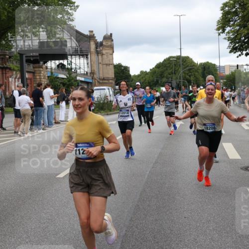 29.06.2025 - hella hamburg halbmarathon Yannick Fuchs http://msf.ph/oto/8318299 29.06.2025 10:50:52 20KM 1485, 1955, 2034, 2282, 2417, 2676, 3413, 3435, 3836, 4167, 4940, 5033, 5492, 6272, 6399, 6416, 6835, 7716, 8393, 8542, 8652, 8669, 8825, 9488, 9577, 9727, 9820, 9907, 9934, 10133, 10212, 11043, 11083, 11212, 11590, 11612, 11832, 12014, 12440, 12523, 13394, 13666, 13750, 13863, 14139, 14369, 14678, 15097, 15145, 15431, 15695, 15712, 15726, 16113, 16257, 16261, 16470, 16634, 16830, 16909, 17160, 17617, 17779, 17828, 18208, 18652, 19184 meine-sportfotos.de