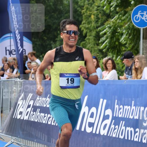 29.06.2025 - hella hamburg halbmarathon Strokosch-Dieckow http://msf.ph/oto/8318301 29.06.2025 10:05:19 Ziel 17, 19 meine-sportfotos.de