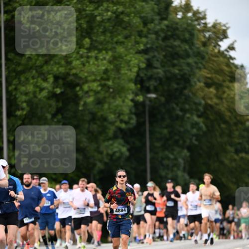 29.06.2025 - hella hamburg halbmarathon Dr. Thomas Lammeyer http://msf.ph/oto/8318325 29.06.2025 10:39:03 Kennedybrücke 1497, 2265, 2355, 2482, 2751, 2801, 3130, 3409, 3420, 4884, 5453, 6171, 6310, 6329, 6335, 6571, 7020, 7299, 8369, 8965, 9164, 9248, 10464, 10606 meine-sportfotos.de
