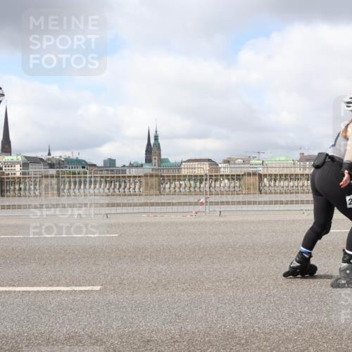 29.06.2025 - hella hamburg halbmarathon Lena Gebhardt http://msf.ph/oto/8318345 29.06.2025 09:07:38 Lombardsbrücke 287 meine-sportfotos.de
