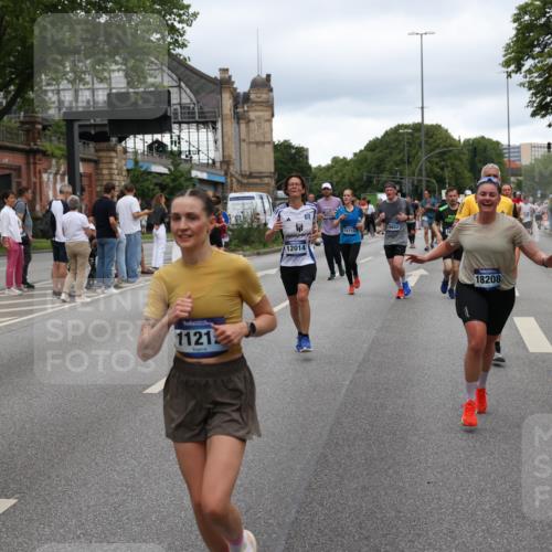 29.06.2025 - hella hamburg halbmarathon Yannick Fuchs http://msf.ph/oto/8318353 29.06.2025 10:50:52 20KM 1485, 1955, 2034, 2282, 2417, 2676, 3413, 3435, 3836, 4167, 4940, 5033, 5492, 6272, 6399, 6416, 6835, 7716, 8393, 8542, 8652, 8669, 8825, 9488, 9577, 9727, 9820, 9907, 9934, 10133, 10212, 11043, 11083, 11212, 11590, 11612, 11832, 12014, 12440, 12523, 13394, 13666, 13750, 13863, 14139, 14369, 14678, 15097, 15145, 15431, 15695, 15712, 15726, 16113, 16257, 16261, 16470, 16634, 16830, 16909, 17160, 17617, 17779, 17828, 18208, 18652, 19184 meine-sportfotos.de