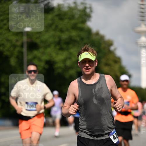 29.06.2025 - hella hamburg halbmarathon Dr. Thomas Lammeyer http://msf.ph/oto/8318368 29.06.2025 09:55:20 Kennedybrücke 1312, 1353, 1570, 1903, 1920, 2653, 2880, 3437, 3697, 4297, 4991, 4999, 5014, 5129, 5410, 5987, 6490, 6770, 7092, 7105, 7363, 7962, 8074, 8346, 8359, 8871, 8900, 9114, 9358, 9364, 9659, 10319, 10375, 10480, 10669, 11021, 11417 meine-sportfotos.de