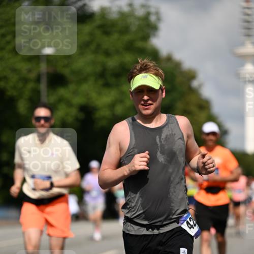 29.06.2025 - hella hamburg halbmarathon Dr. Thomas Lammeyer http://msf.ph/oto/8318375 29.06.2025 09:55:20 Kennedybrücke 1312, 1353, 1570, 1903, 1920, 2653, 2880, 3437, 3697, 4297, 4991, 4999, 5014, 5129, 5410, 5987, 6490, 6770, 7092, 7105, 7363, 7962, 8074, 8346, 8359, 8871, 8900, 9114, 9358, 9364, 9659, 10319, 10375, 10480, 10669, 11021, 11417 meine-sportfotos.de