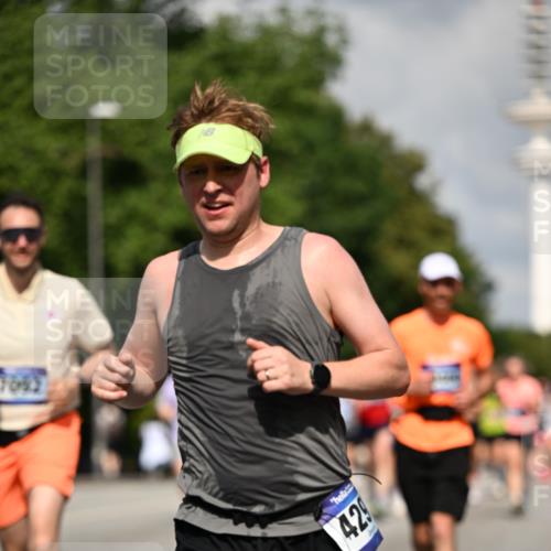 29.06.2025 - hella hamburg halbmarathon Dr. Thomas Lammeyer http://msf.ph/oto/8318382 29.06.2025 09:55:20 Kennedybrücke 1312, 1353, 1570, 1903, 1920, 2653, 2880, 3437, 3697, 4297, 4991, 4999, 5014, 5129, 5410, 5987, 6490, 6770, 7092, 7105, 7363, 7962, 8074, 8346, 8359, 8871, 8900, 9114, 9358, 9364, 9659, 10319, 10375, 10480, 10669, 11021, 11417 meine-sportfotos.de