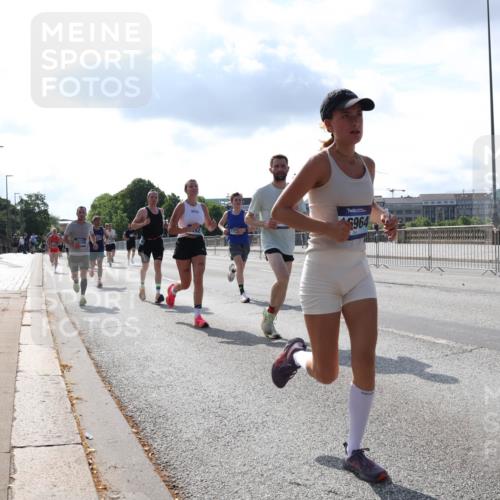 29.06.2025 - hella hamburg halbmarathon Lena Gebhardt http://msf.ph/oto/8318387 29.06.2025 09:47:47 Lombardsbrücke 173, 6964, 1002, 1164, 1217, 1562, 1910, 2121, 2196, 2228, 2296, 2404, 2774, 2851, 3783, 4246, 4602, 5092, 5923, 5961, 6473, 6990, 7972, 8084, 8362, 8366, 8395, 8901, 9171, 9178, 9944, 10384, 10900, 10968, 11019, 11559, 11745, 11806, 12137, 12290, 12462, 12704, 12751, 12865, 13029, 13419, 13514, 13798, 13854, 14387, 14459, 14601, 14934, 14952, 15261, 15415, 15965, 16123, 16964, 17154, 18419 meine-sportfotos.de