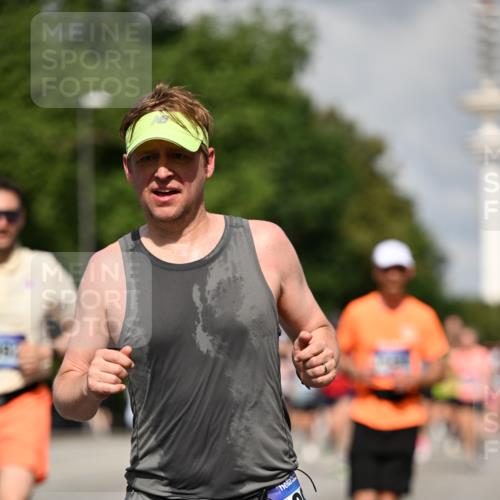 29.06.2025 - hella hamburg halbmarathon Dr. Thomas Lammeyer http://msf.ph/oto/8318394 29.06.2025 09:55:20 Kennedybrücke 1312, 1353, 1570, 1903, 1920, 2653, 2880, 3437, 3697, 4297, 4991, 4999, 5014, 5129, 5410, 5987, 6490, 6770, 7092, 7105, 7363, 7962, 8074, 8346, 8359, 8871, 8900, 9114, 9358, 9364, 9659, 10319, 10375, 10480, 10669, 11021, 11417 meine-sportfotos.de