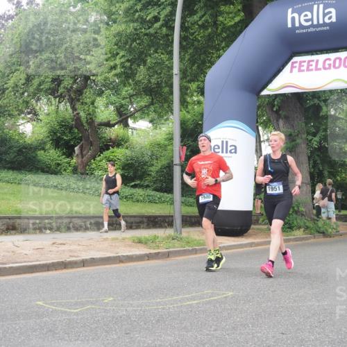 29.06.2025 - hella hamburg halbmarathon KatJ http://msf.ph/oto/8318408 29.06.2025 10:45:30 Zwischen KM18-KM19 1946, 1951, 2159, 4796, 7138 meine-sportfotos.de