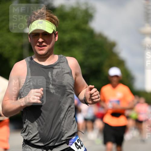 29.06.2025 - hella hamburg halbmarathon Dr. Thomas Lammeyer http://msf.ph/oto/8318414 29.06.2025 09:55:20 Kennedybrücke 1312, 1353, 1570, 1903, 1920, 2653, 2880, 3437, 3697, 4297, 4991, 4999, 5014, 5129, 5410, 5987, 6490, 6770, 7092, 7105, 7363, 7962, 8074, 8346, 8359, 8871, 8900, 9114, 9358, 9364, 9659, 10319, 10375, 10480, 10669, 11021, 11417 meine-sportfotos.de