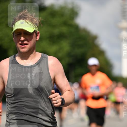 29.06.2025 - hella hamburg halbmarathon Dr. Thomas Lammeyer http://msf.ph/oto/8318434 29.06.2025 09:55:21 Kennedybrücke 1312, 1353, 1570, 1903, 1920, 2653, 2880, 3437, 3697, 4297, 4991, 4999, 5014, 5129, 5410, 5987, 6490, 6770, 7092, 7105, 7363, 7962, 8074, 8346, 8359, 8871, 8900, 9114, 9358, 9364, 9659, 10319, 10375, 10480, 10669, 10978, 11021, 11417 meine-sportfotos.de