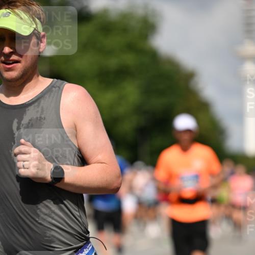 29.06.2025 - hella hamburg halbmarathon Dr. Thomas Lammeyer http://msf.ph/oto/8318452 29.06.2025 09:55:21 Kennedybrücke 1312, 1353, 1570, 1903, 1920, 2653, 2880, 3437, 3697, 4297, 4991, 4999, 5014, 5129, 5410, 5987, 6490, 6770, 7092, 7105, 7363, 7962, 8074, 8346, 8359, 8871, 8900, 9114, 9358, 9364, 9659, 10319, 10375, 10480, 10669, 10978, 11021, 11417 meine-sportfotos.de