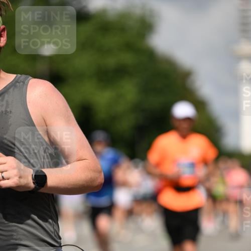 29.06.2025 - hella hamburg halbmarathon Dr. Thomas Lammeyer http://msf.ph/oto/8318474 29.06.2025 09:55:21 Kennedybrücke 1312, 1353, 1570, 1903, 1920, 2653, 2880, 3437, 3697, 4297, 4991, 4999, 5014, 5129, 5410, 5987, 6490, 6770, 7092, 7105, 7363, 7962, 8074, 8346, 8359, 8871, 8900, 9114, 9358, 9364, 9659, 10319, 10375, 10480, 10669, 10978, 11021, 11417 meine-sportfotos.de