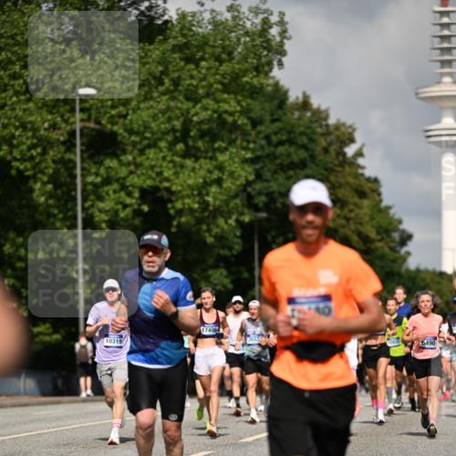 29.06.2025 - hella hamburg halbmarathon Dr. Thomas Lammeyer http://msf.ph/oto/8318491 29.06.2025 09:55:21 Kennedybrücke 1312, 1353, 1570, 1903, 1920, 2653, 2880, 3437, 3697, 4297, 4991, 4999, 5014, 5129, 5410, 5987, 6490, 6770, 7092, 7105, 7363, 7962, 8074, 8346, 8359, 8871, 8900, 9114, 9358, 9364, 9659, 10319, 10375, 10480, 10669, 10978, 11021, 11417 meine-sportfotos.de