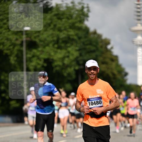 29.06.2025 - hella hamburg halbmarathon Dr. Thomas Lammeyer http://msf.ph/oto/8318502 29.06.2025 09:55:21 Kennedybrücke 1312, 1353, 1570, 1903, 1920, 2653, 2880, 3437, 3697, 4297, 4991, 4999, 5014, 5129, 5410, 5987, 6490, 6770, 7092, 7105, 7363, 7962, 8074, 8346, 8359, 8871, 8900, 9114, 9358, 9364, 9659, 10319, 10375, 10480, 10669, 10978, 11021, 11417 meine-sportfotos.de