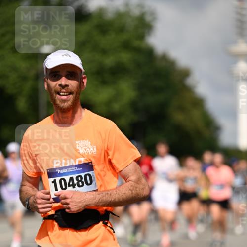 29.06.2025 - hella hamburg halbmarathon Dr. Thomas Lammeyer http://msf.ph/oto/8318606 29.06.2025 09:55:23 Kennedybrücke 1312, 1353, 1570, 1763, 1903, 1920, 2653, 2880, 3437, 3697, 4297, 4991, 4999, 5014, 5129, 5987, 6490, 6770, 7092, 7105, 7363, 7962, 8074, 8346, 8359, 8871, 8900, 9114, 9358, 9364, 9659, 10319, 10375, 10480, 10669, 10978, 11021, 11417 meine-sportfotos.de