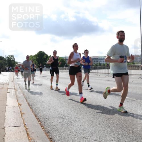 29.06.2025 - hella hamburg halbmarathon Lena Gebhardt http://msf.ph/oto/8318626 29.06.2025 09:47:48 Lombardsbrücke 81, 5092, 1002, 1164, 1217, 1562, 1910, 2121, 2196, 2228, 2296, 2404, 2774, 2851, 3783, 4246, 4602, 5092, 5923, 5961, 6990, 7972, 8084, 8362, 8366, 8395, 8901, 9171, 9178, 9944, 10384, 10900, 10968, 11019, 11559, 11745, 11806, 12137, 12290, 12462, 12704, 12751, 12865, 13029, 13419, 13514, 13798, 13854, 14387, 14459, 14601, 14934, 14952, 15261, 15415, 15965, 16123, 16964, 17154, 18419 meine-sportfotos.de