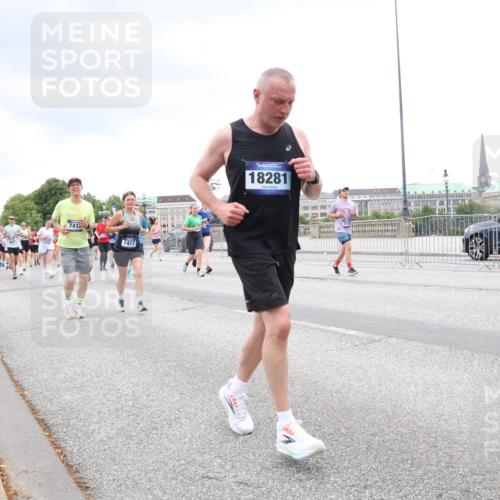 29.06.2025 - hella hamburg halbmarathon Lena Gebhardt http://msf.ph/oto/8318640 29.06.2025 10:57:04 Lombardsbrücke 741, 7417, 18281, 1207, 2041, 2370, 2871, 2887, 2932, 2991, 3195, 3348, 3387, 3418, 3470, 3485, 3516, 3517, 3614, 3723, 3851, 4086, 4094, 4106, 4118, 4241, 4485, 4568, 4569, 4611, 4998, 5057, 5316, 5589, 5639, 5911, 5944, 6053, 6284, 6348, 6349, 6832, 6981, 7381, 7416, 7417, 7592, 7787, 7964, 8039, 8150, 8197, 8224, 8546, 8552, 8679, 8851, 8853, 8939, 8943, 9110, 9172, 9210, 9298, 9299, 9910, 10571 meine-sportfotos.de