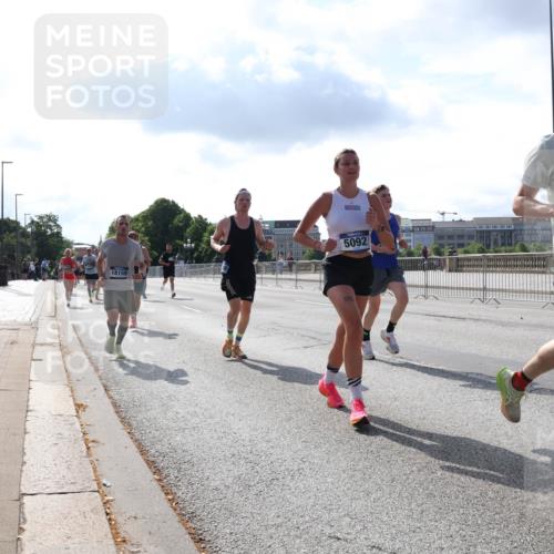 29.06.2025 - hella hamburg halbmarathon Lena Gebhardt http://msf.ph/oto/8318648 29.06.2025 09:47:48 Lombardsbrücke 18159, 5092, 3581, 1002, 1164, 1217, 1562, 1910, 2121, 2196, 2228, 2296, 2404, 2774, 2851, 3783, 4246, 4602, 5092, 5923, 5961, 6990, 7972, 8084, 8362, 8366, 8395, 8901, 9171, 9178, 9944, 10384, 10900, 10968, 11019, 11559, 11745, 11806, 12137, 12290, 12462, 12704, 12751, 12865, 13029, 13419, 13514, 13798, 13854, 14387, 14459, 14601, 14934, 14952, 15261, 15415, 15965, 16123, 16964, 17154, 18419 meine-sportfotos.de