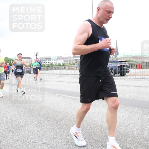 29.06.2025 - hella hamburg halbmarathon Lena Gebhardt http://msf.ph/oto/8318686 29.06.2025 10:57:05 Lombardsbrücke 7417, 1207, 2041, 2370, 2871, 2887, 2932, 2991, 3195, 3348, 3387, 3418, 3470, 3485, 3516, 3517, 3614, 3723, 3851, 4086, 4094, 4106, 4118, 4241, 4485, 4568, 4569, 4611, 4998, 5057, 5316, 5589, 5639, 5738, 5911, 5944, 6053, 6284, 6348, 6349, 6832, 6981, 7381, 7416, 7417, 7592, 7787, 7964, 8039, 8150, 8197, 8224, 8287, 8546, 8552, 8679, 8851, 8853, 8939, 8943, 9110, 9172, 9210, 9298, 9299, 9910, 10571 meine-sportfotos.de