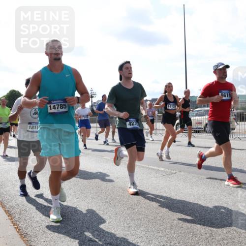 29.06.2025 - hella hamburg halbmarathon Lena Gebhardt http://msf.ph/oto/8318696 29.06.2025 10:00:03 Lombardsbrücke 19178, 15097, 1811, 14785, 423, 14139, 9611, 112, 1006, 1125, 1180, 1239, 1264, 1334, 1526, 1834, 1914, 1955, 2099, 2159, 2348, 2364, 2391, 2432, 2447, 2582, 2584, 2676, 2677, 2730, 2910, 3177, 3181, 3279, 3668, 3836, 3861, 3898, 4013, 4231, 4426, 4632, 4772, 4796, 4837, 5015, 5134, 5272, 5277, 5341, 5728, 6082, 6084, 6104, 6174, 6201, 6202, 6260, 6462, 6581, 6587, 8330, 9142, 9907, 9984, 10031, 11039, 11568, 11844 meine-sportfotos.de