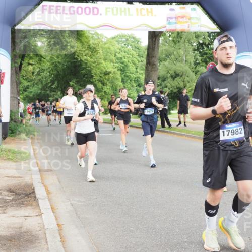 29.06.2025 - hella hamburg halbmarathon MichiJ http://msf.ph/oto/8318700 29.06.2025 10:36:54 Zwischen KM18-KM19 1452, 1476, 2592, 2596, 2706, 2889, 3060, 3692, 4017, 4847, 4890, 6158, 6282, 7332, 8704, 9038, 9200, 9619, 11340, 11451, 11977, 12271, 12690, 13233, 14192, 15384, 15422, 16114, 16369, 16627, 17982, 18066, 19109, 19122, 19198 meine-sportfotos.de