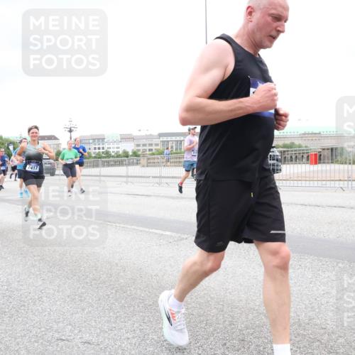 29.06.2025 - hella hamburg halbmarathon Lena Gebhardt http://msf.ph/oto/8318715 29.06.2025 10:57:05 Lombardsbrücke 7417, 1207, 2041, 2370, 2871, 2887, 2932, 2991, 3195, 3348, 3387, 3418, 3470, 3485, 3516, 3517, 3614, 3723, 3851, 4086, 4094, 4106, 4118, 4241, 4485, 4568, 4569, 4611, 4998, 5057, 5316, 5589, 5639, 5738, 5911, 5944, 6053, 6284, 6348, 6349, 6832, 6981, 7381, 7416, 7417, 7592, 7787, 7964, 8039, 8150, 8197, 8224, 8287, 8546, 8552, 8679, 8851, 8853, 8939, 8943, 9110, 9172, 9210, 9298, 9299, 9910, 10571 meine-sportfotos.de