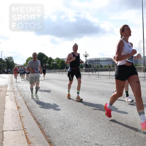 29.06.2025 - hella hamburg halbmarathon Lena Gebhardt http://msf.ph/oto/8318721 29.06.2025 09:47:48 Lombardsbrücke 159, 3092, 1002, 1164, 1217, 1562, 1910, 2121, 2196, 2228, 2296, 2404, 2774, 2851, 3783, 4246, 4602, 5092, 5923, 5961, 6990, 7972, 8084, 8362, 8366, 8395, 8901, 9171, 9178, 9944, 10384, 10900, 10968, 11019, 11559, 11745, 11806, 12137, 12290, 12462, 12704, 12751, 12865, 13029, 13419, 13514, 13798, 13854, 14387, 14459, 14601, 14934, 14952, 15261, 15415, 15965, 16123, 16964, 17154, 18419 meine-sportfotos.de
