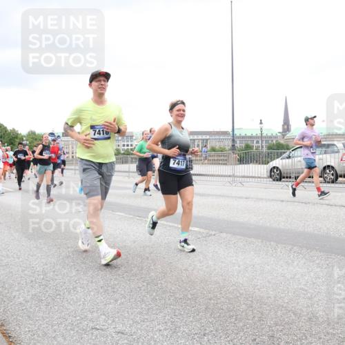 29.06.2025 - hella hamburg halbmarathon Lena Gebhardt http://msf.ph/oto/8318733 29.06.2025 10:57:06 Lombardsbrücke 7416, 7417, 1207, 2041, 2370, 2871, 2887, 2932, 2991, 3195, 3348, 3387, 3418, 3470, 3485, 3516, 3517, 3614, 3723, 3851, 4086, 4094, 4106, 4118, 4241, 4485, 4568, 4569, 4611, 4998, 5057, 5316, 5589, 5639, 5738, 5911, 5944, 6053, 6284, 6348, 6349, 6832, 6981, 7381, 7416, 7417, 7592, 7728, 7787, 7964, 8039, 8150, 8197, 8224, 8287, 8546, 8552, 8679, 8851, 8853, 9110, 9172, 9210, 9298, 9299, 9910 meine-sportfotos.de