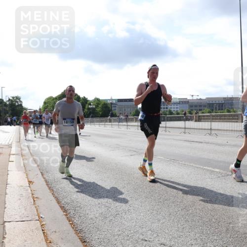 29.06.2025 - hella hamburg halbmarathon Lena Gebhardt http://msf.ph/oto/8318762 29.06.2025 09:47:49 Lombardsbrücke 18159, 50, 1002, 1164, 1217, 1562, 2121, 2196, 2228, 2296, 2404, 2714, 2851, 3783, 4246, 4602, 5092, 5923, 5961, 6990, 8084, 8362, 8395, 8901, 9171, 9178, 9944, 10384, 10900, 10968, 11019, 11559, 11745, 11806, 12137, 12290, 12462, 12704, 12751, 12865, 13029, 13419, 13514, 13798, 13854, 14387, 14459, 14601, 14934, 14952, 15015, 15261, 15415, 15701, 15965, 16123, 16158, 16964, 17154, 18419 meine-sportfotos.de
