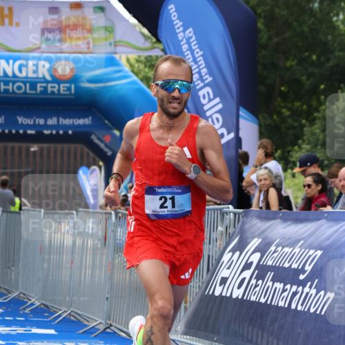29.06.2025 - hella hamburg halbmarathon Strokosch-Dieckow http://msf.ph/oto/8318787 29.06.2025 10:05:09 Ziel 19, 21, 20052, 20518 meine-sportfotos.de