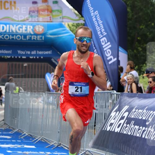 29.06.2025 - hella hamburg halbmarathon Strokosch-Dieckow http://msf.ph/oto/8318821 29.06.2025 10:05:09 Ziel 19, 21, 20052, 20518 meine-sportfotos.de