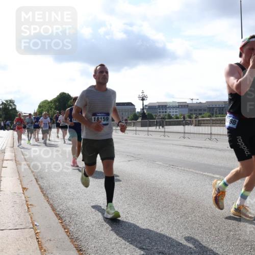 29.06.2025 - hella hamburg halbmarathon Lena Gebhardt http://msf.ph/oto/8318832 29.06.2025 09:47:49 Lombardsbrücke 18159, 798, 1002, 1164, 1217, 1562, 2121, 2196, 2228, 2296, 2404, 2714, 2851, 3783, 4246, 4602, 5092, 5923, 5961, 6990, 8084, 8362, 8395, 8901, 9171, 9178, 9944, 10384, 10900, 10968, 11019, 11559, 11745, 11806, 12137, 12290, 12462, 12704, 12751, 12865, 13029, 13419, 13514, 13798, 13854, 14387, 14459, 14601, 14934, 14952, 15015, 15261, 15415, 15701, 15965, 16123, 16158, 16964, 17154, 18419 meine-sportfotos.de