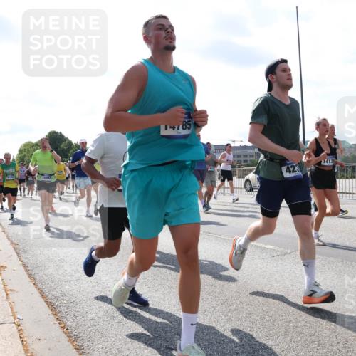 29.06.2025 - hella hamburg halbmarathon Lena Gebhardt http://msf.ph/oto/8318839 29.06.2025 10:00:03 Lombardsbrücke 19178, 15097, 14785, 423, 1413, 1006, 1125, 1180, 1239, 1264, 1334, 1526, 1834, 1914, 1955, 2099, 2159, 2348, 2364, 2391, 2432, 2447, 2582, 2584, 2676, 2677, 2730, 2910, 3177, 3181, 3279, 3668, 3836, 3861, 3898, 4013, 4231, 4426, 4632, 4772, 4796, 4837, 5015, 5134, 5272, 5277, 5341, 5728, 6082, 6084, 6104, 6174, 6201, 6202, 6260, 6462, 6581, 6587, 8330, 9142, 9907, 9984, 10031, 11039, 11568, 11844 meine-sportfotos.de
